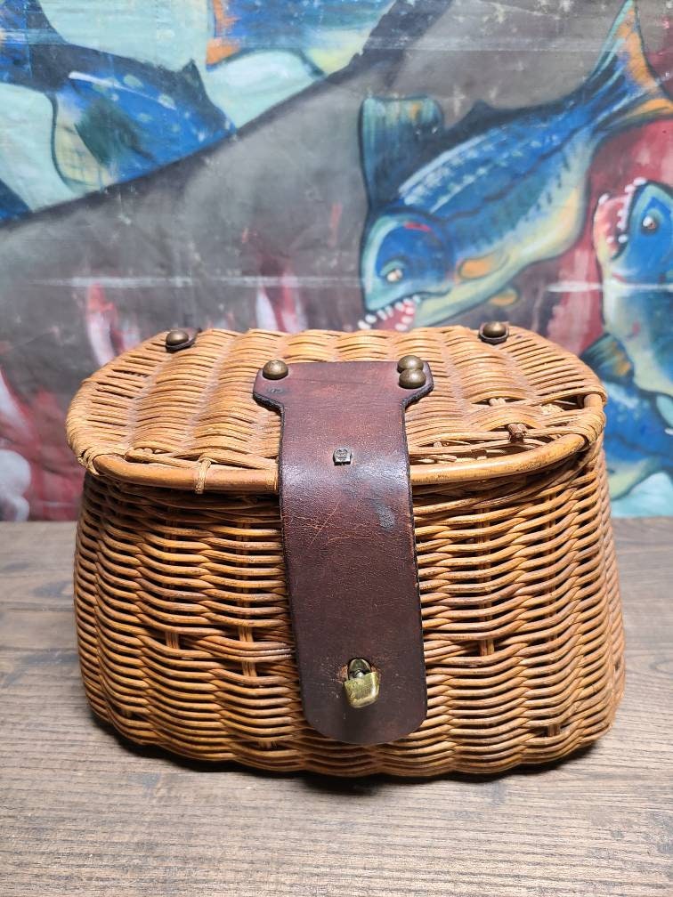 Extra Cute Small Sized Vintage Classic Fisherman's Rattan Fishing Creel  Basket for Carrying Your Big Catch of Fish - Etsy