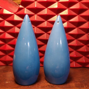 Fabulous Vintage Mid-Century Modern MCM Teal Blue Tear Drop Salt & Pepper Shaker Set Made in Japan image 3