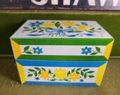 Vintage 1970 39 s Metal Floral Syndacate Mfg Recipe Box for your Collection of Grandma 39 s Recipes or your Kitchen Files