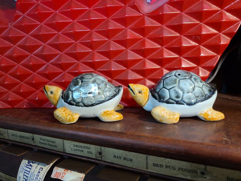 Antique Unused 1970's Turtle Shaped Salt & Pepper Set Shakers With ...
