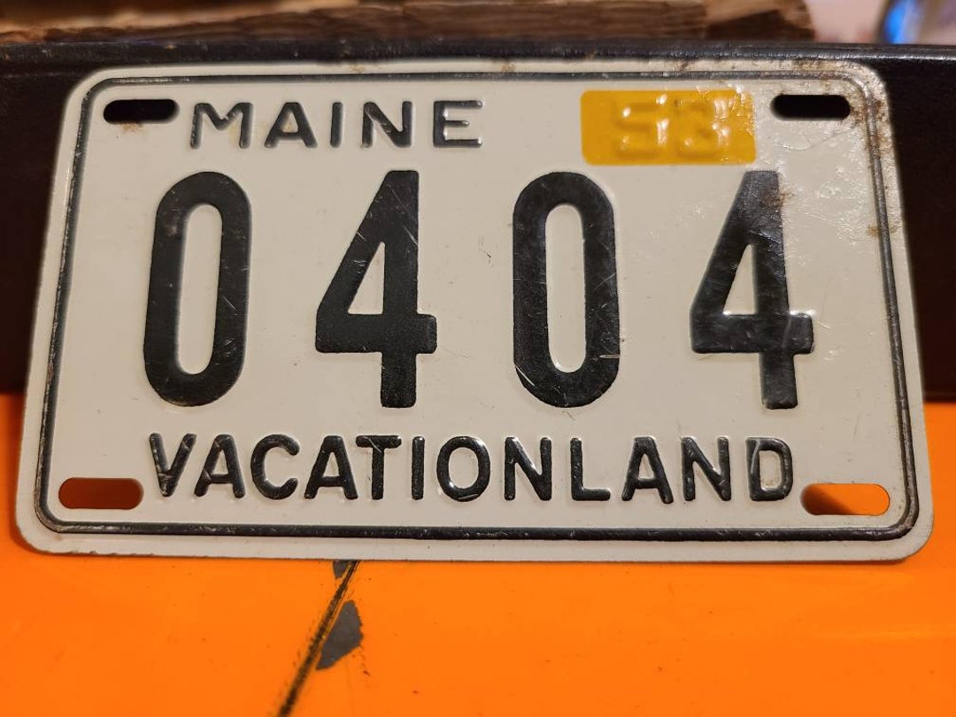 Vintage 1953 Mini Automobile Tin License Plate Maine ME Vacationland