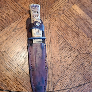 Vintage Colonial Blade Plastic Mage Hunting Moose Handle Buck Knife in Leather Sheath