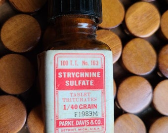 Rare Antique Early 1940's Apothecary Amber Brown Parke Davis & Co Detroit Medicine Bottle 1/40 gram Poison no 163 Strychnine Sulfate 100tt