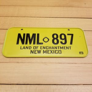 Vintage 1981 Mini Automobile Tin License Plate NM New Mexico State Souvenir