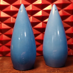 Fabulous Vintage Mid-Century Modern MCM Teal Blue Tear Drop Salt & Pepper Shaker Set Made in Japan image 1
