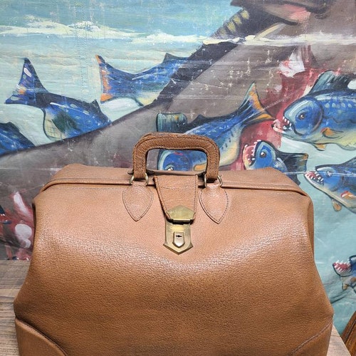 Wonderful Used Vintage Tan Genuine Cowhide Doctor's shops Bag World Traveler Carry-On Latch Style