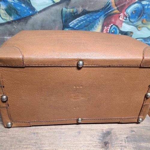 Wonderful Used Vintage Tan Genuine Cowhide Doctor's shops Bag World Traveler Carry-On Latch Style