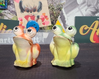 Vintage Summer Fun 1950's Big Eyed Frogs Salt and Pepper Shaker Set Made in Japan