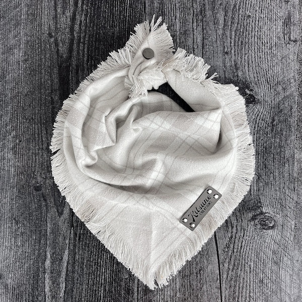 Hondenbandana 'Happily Ever After' (trouwaankondiging, verlovingsfoto, bruidsmeisje, trouwen, witte plaid, stropdas en knoop)