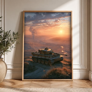 Puede incluir: Una impresión artística enmarcada que muestra un tanque de color tostado posicionado en una colina cubierta de hierba con vistas a un paisaje vasto y brumoso al atardecer. El cielo está lleno de nubes naranjas y púrpuras, con humo a lo lejos.