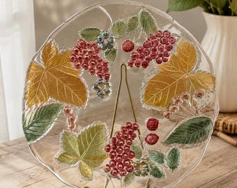 Plato de cristal vintage repujado para servir frutas / Bandeja decorativa con uvas y hojas / Decoración de cocina estilo cottagecore / Bandeja para ocasiones especiales de otoño