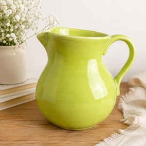 Vintage limoengroene keramische kan | Farmhouse-watervaas, keukendecor Cottagecore