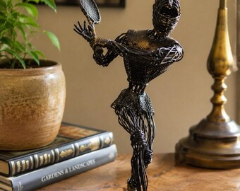Vintage handgjord tennisspelareskulptur i metallnät, folkkonst, 35 cm