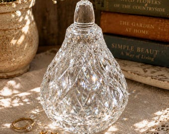 Vintage rumänsk kristallpäronlock med prydnadslåda i fasetterat glas, sminkfat