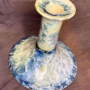 Portavelas de cerámica vidriada cristalina de David Williams Australian Studio Pottery – Formación de cristales en forma de copo de nieve azul y verde