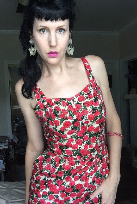 50’s Magenta Rose Print Wiggle Dress with Sequin … - image 3