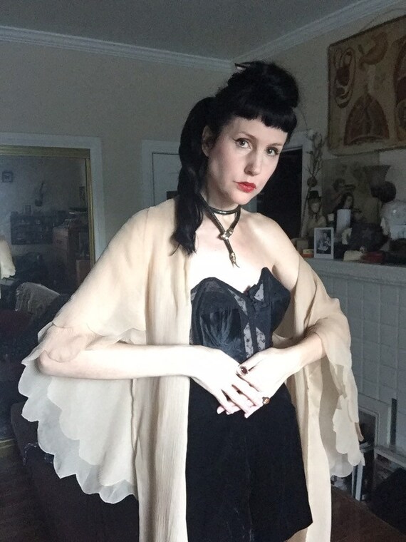 20’s Nude Silk Crepe Boudoir Jacket/Robe with Scal