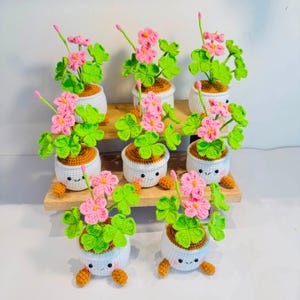 Virkad krukväxt Amigurumi blomkruka, söt skrivbordsdekoration kaktus solros tulpan, handgjord konstväxt present till växtälskare