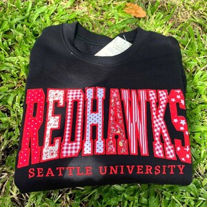 Sudadera personalizada con nombre de la escuela bordado, cuello redondo con apliques estilo universitario personalizados, bordado de patchwork de chenilla