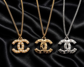 Collana con ciondolo riciclato di seconda mano su catena in acciaio inossidabile color argento (3 colori disponibili)