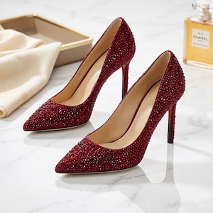 Zapatos de tacón de aguja con cristales rojo rubí, zapatos de salón brillantes con punta afilada, zapatos de fiesta nupcial.