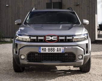 Cache-logo de calandre avant Dacia Duster (Série 3)