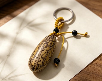 Natural single-eyed Bodhi seed keychain, unique textured hand-polished Bodhi seed pendant.