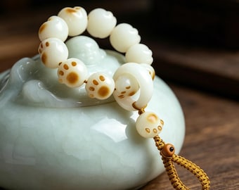 Cute Cat Paw Bodhi Seed Bracelet, Hand-Carved Beads with Sliding Ring & Tassel, Natural White Beaded Wristlet
