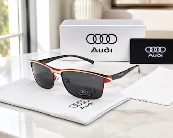 Occhiali da sole polarizzati rettangolari da uomo con logo Audi in metallo, disponibili in quattro colori di montatura, con protezione UV.