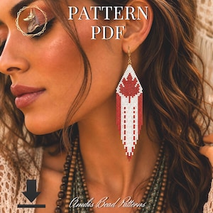 Könnte beinhalten: Ein langer, rautenförmiger Perlenohrring mit einem rot-weißen Ahornblatt-Design und einer Franse aus roten und weißen Perlen. Der Text PATTERN PDF und Anubis Bead Patterns ist sichtbar. Der Ohrring hängt an einem goldfarbenen Metallhaken.