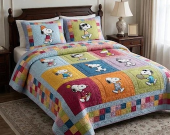 Juego de ropa de cama con edredón de patchwork de Snoopy, colorido, con temática de tenis y actividades veraniegas. Manta brillante y acogedora. Divertida decoración para la habitación de los niños. Regalos para fans de Peanuts.