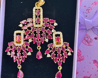 Robijn statement ketting set, vergulde CZ kroonluchter sieraden, Indiase bruiloft hanger set