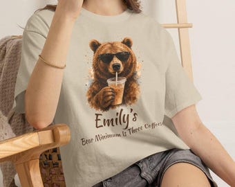 Camiseta personalizada con diseño de oso bebiendo café helado / Camiseta unisex personalizada / Regalo para él, ella, hermana o hija / Regalo de cumpleaños