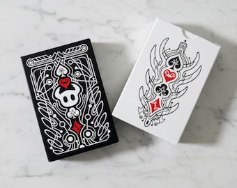 Hollow Knight-spelkort – Silksong pokerlek | Svart eller vitt fanart-kortspel | Unik konstnärlig kortlek | Gåva till spelare