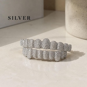Iced Out Gold Grillz mit Diamanten, Hip Hop Zahn Schmuck, Custom Fit Grillz