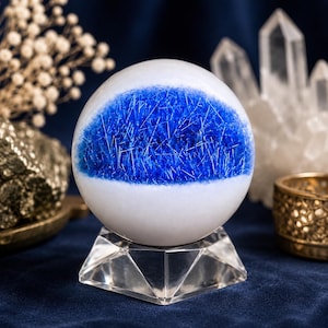 Boule de pierre de fer aiguille bleue, sphère de cristal unique