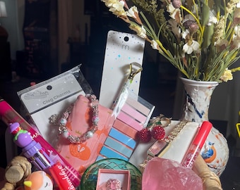 Mystery bag full of jewelry, makeup, skin care and other fun items that you will enjoy. 10 items per bag