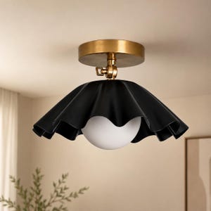 Plafoniera di lusso nera con volant / Lampada a globo girevole in ottone / Lampada da soffitto contemporanea