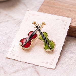 Violin Brooch Pin Music Lover Jewelry Vintage Instrument Lapel Pin Suit Jacket Accessory Unique Gift for Musicians Classical Style Brooch