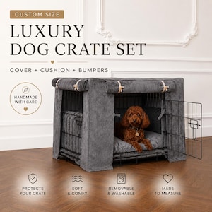 Puede incluir: Un conjunto de jaula para perro gris oscuro con funda de tela, cojín interior y protectores. El texto dice LUXURY DOG CRATE SET, CUSTOM SIZE, COVER + CUSHION + BUMPERS, HANDMADE WITH CARE, PROTECTS YOUR CRATE, SOFT & COMFY, REMOVABLE & WASHABLE, MADE TO MEASURE.