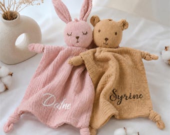 Couverture personnalisée lapin Lovey, doudou brodé, couverture de sécurité en mousseline personnalisée, cadeau de naissance, cadeau de baptême