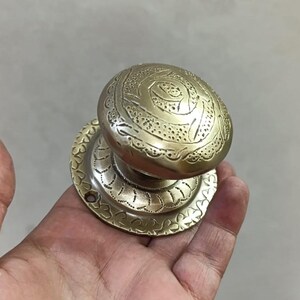 Olackerade knoppar i massiv mässing - Handgjord dörrknopp i massiv mässing - Graverat marockanskt handtag - Handtag i vintagestil Aged brass