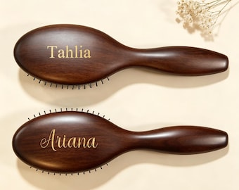 Brosse à cheveux personnalisée gravée, brosse à cheveux en bois gravée sur mesure, brosse à cheveux en poils de sanglier, cadeau pour demoiselle d'honneur, cadeau de Noël