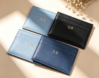 Minimalistische, gepersonaliseerde leren kaarthouder met monogram, slanke kaarthouder op maat, praktisch cadeau
