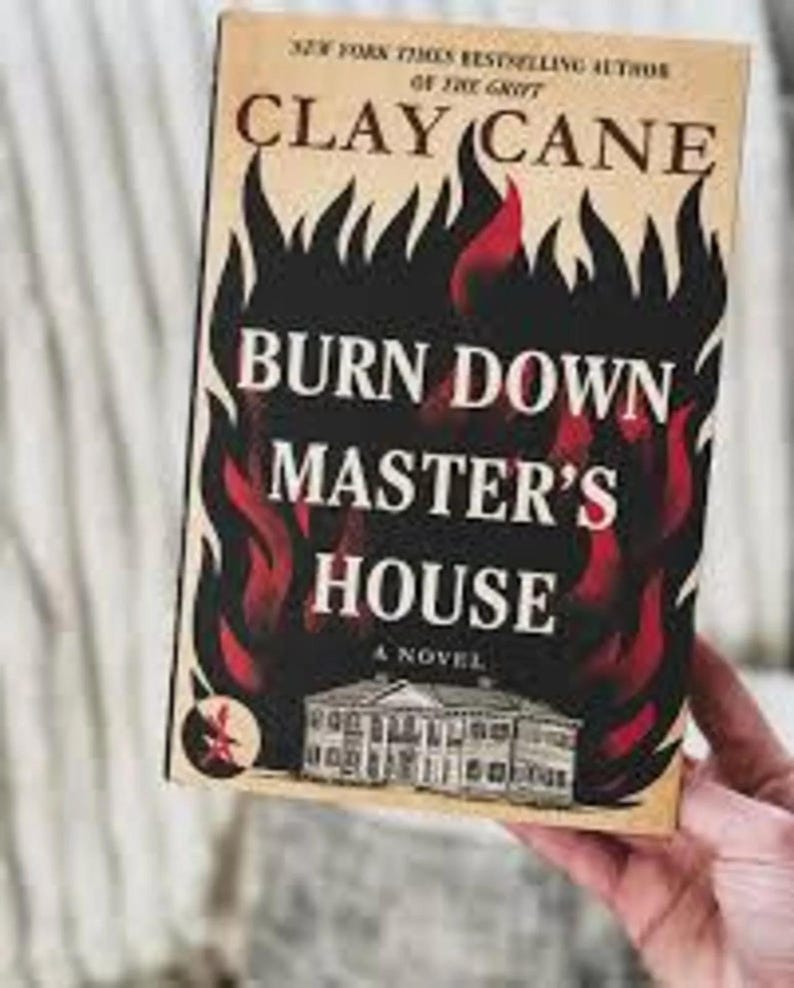 Puede incluir: Portada de libro con el t&iacute;tulo "Burn Down Master's House" de Clay Cane. La portada presenta un dise&ntilde;o de fuego con llamas rojas y negras, y una ilustraci&oacute;n de una casa blanca. El libro es una novela.