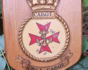 Écusson de présentation VINTAGE NCSM Cabot, Marine royale canadienne - Plaque d'écusson en chêne massif et laiton Militaria