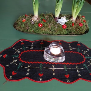 Vintage Hand embroidered tablecloth - Heart embroidery