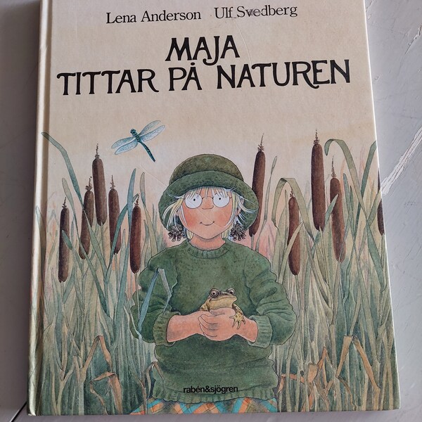 Swedish vintage childrens book - Maja tittar på Naturen - Lena Andersson - Ulf Svedberg