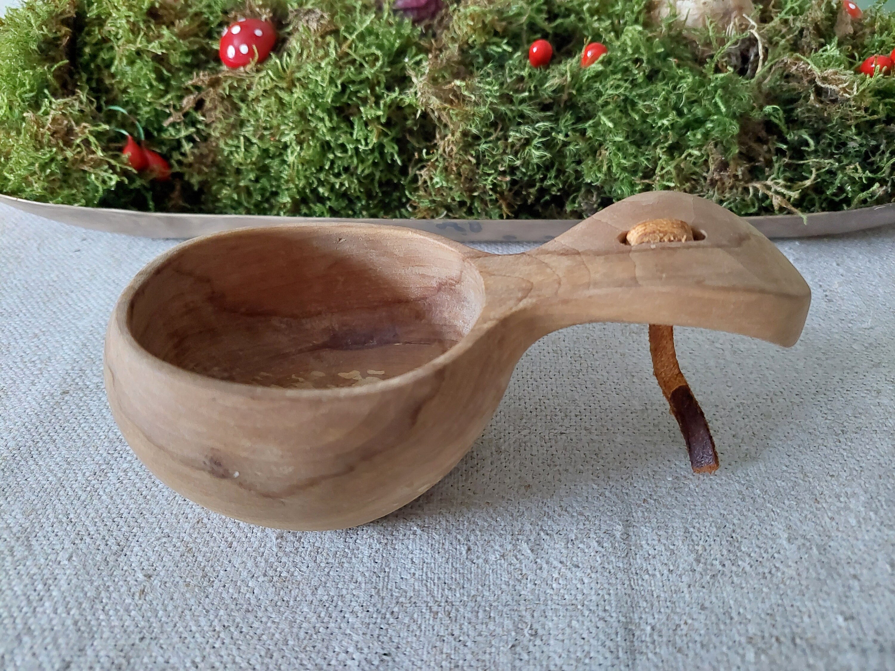 Handcarved Wooden Kuksa Cup - Scandinavian Bushcraft Bowl for Camping and  Survival - 11 oz Viking Inspired Design with Twine Carrying Loop