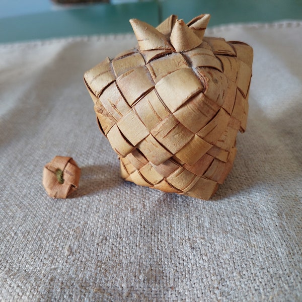 Vintage Swedish hand made birch bark basket with lid + one button - signed TL -89